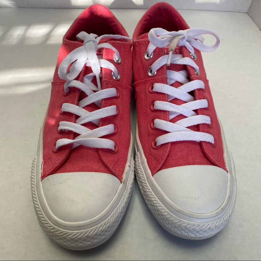 Barely Used Bright Pink Converse All Star Size 7
